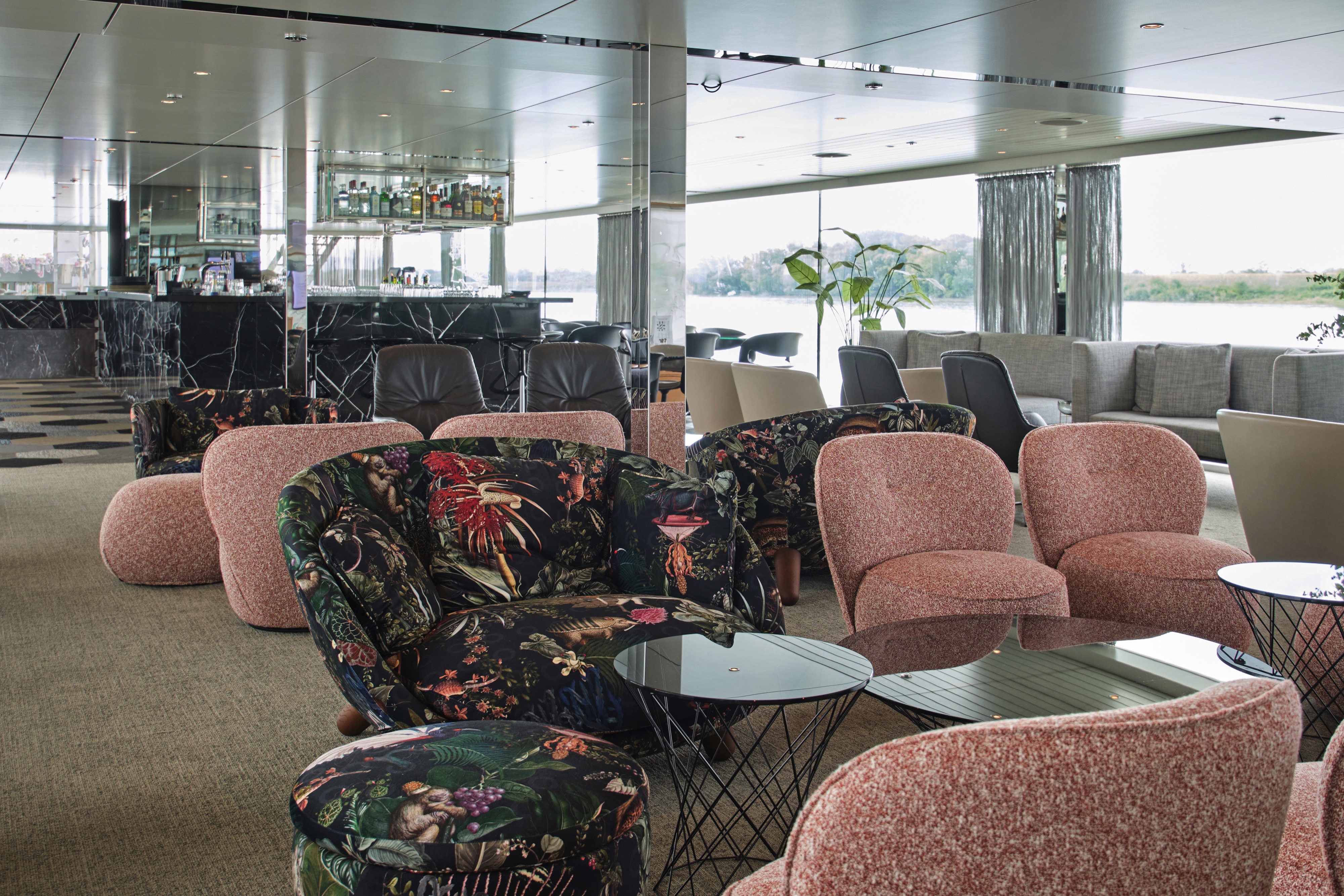 Scenic Amber - Panorama Lounge & Bar